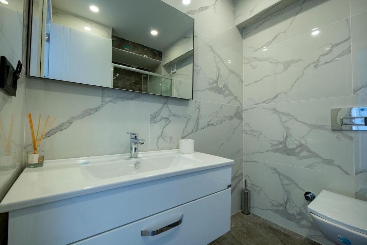 Chic Bosphorus View Apartment