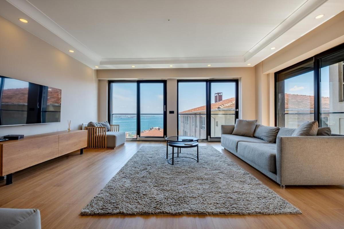 Chic Bosphorus View Apartment