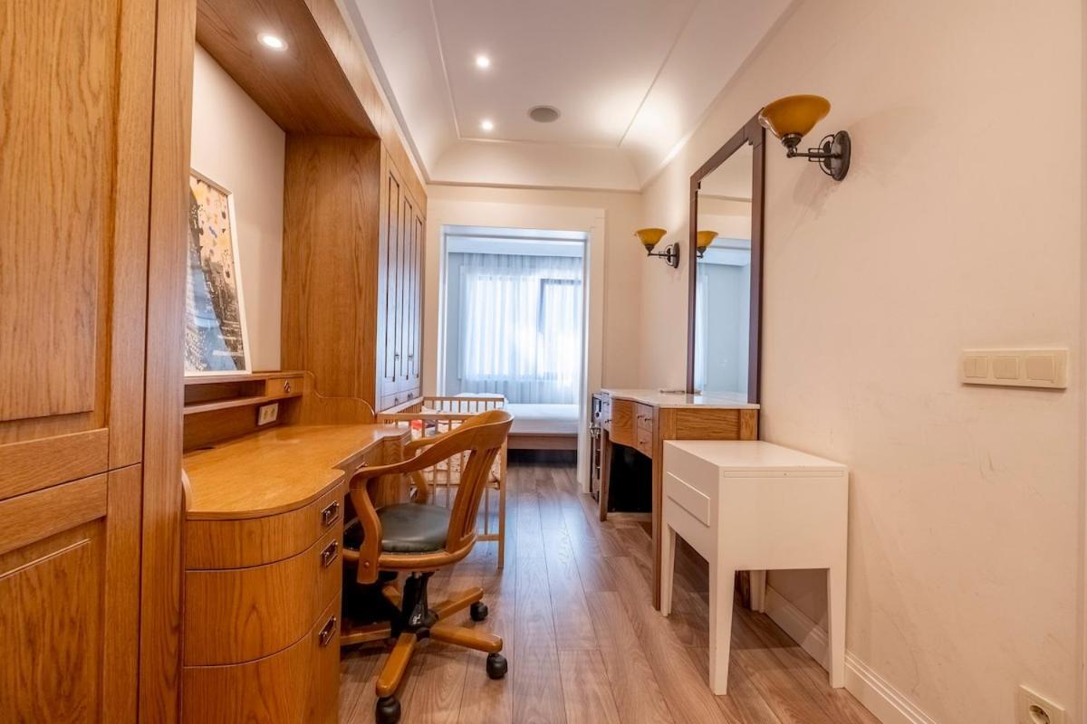 Apartment Spacious Apartment, 1-min To Taksim Square