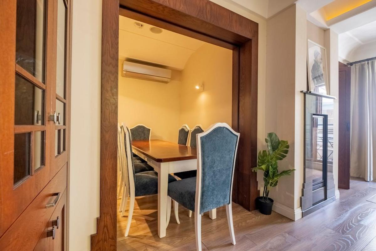 Apartment Spacious Apartment, 1-min To Taksim Square Istanbul