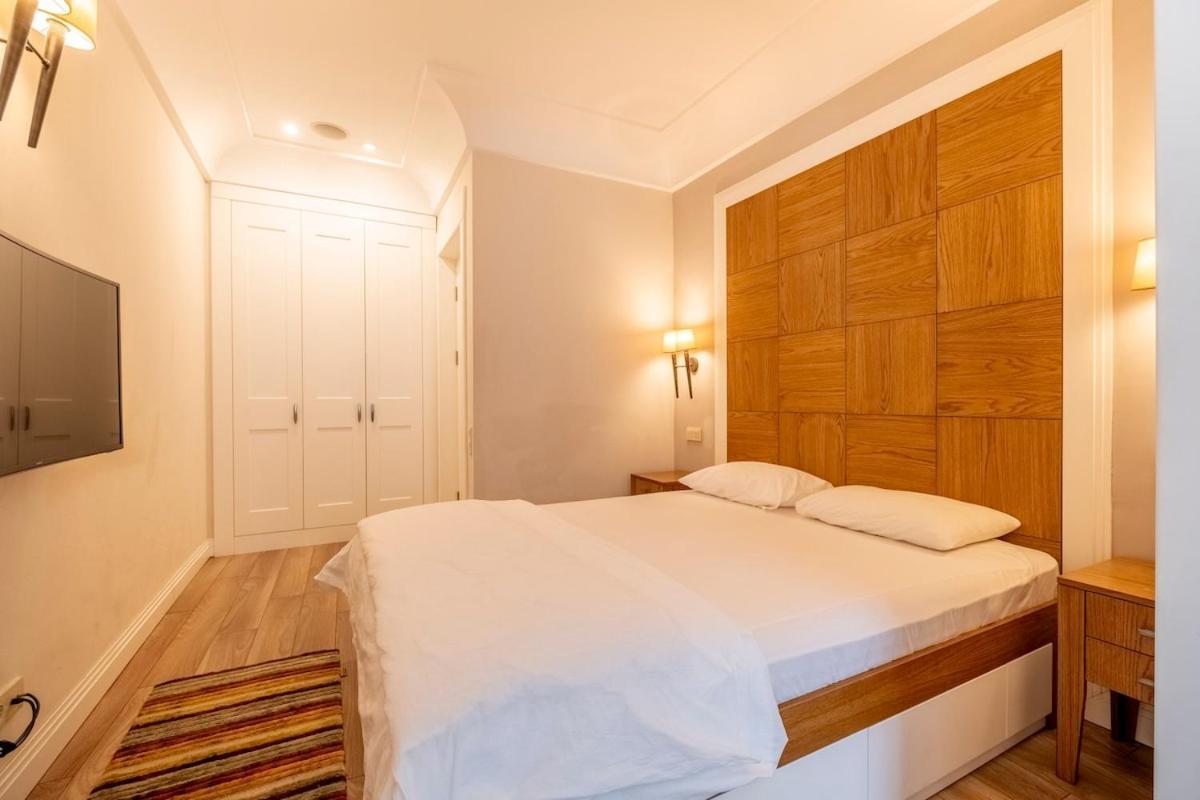Apartment Spacious Apartment, 1-min To Taksim Square