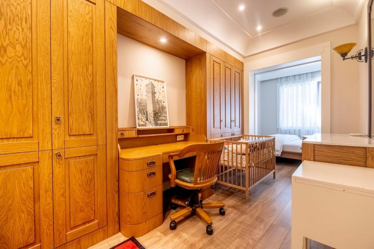 Spacious Apartment, 1-min To Taksim Square *