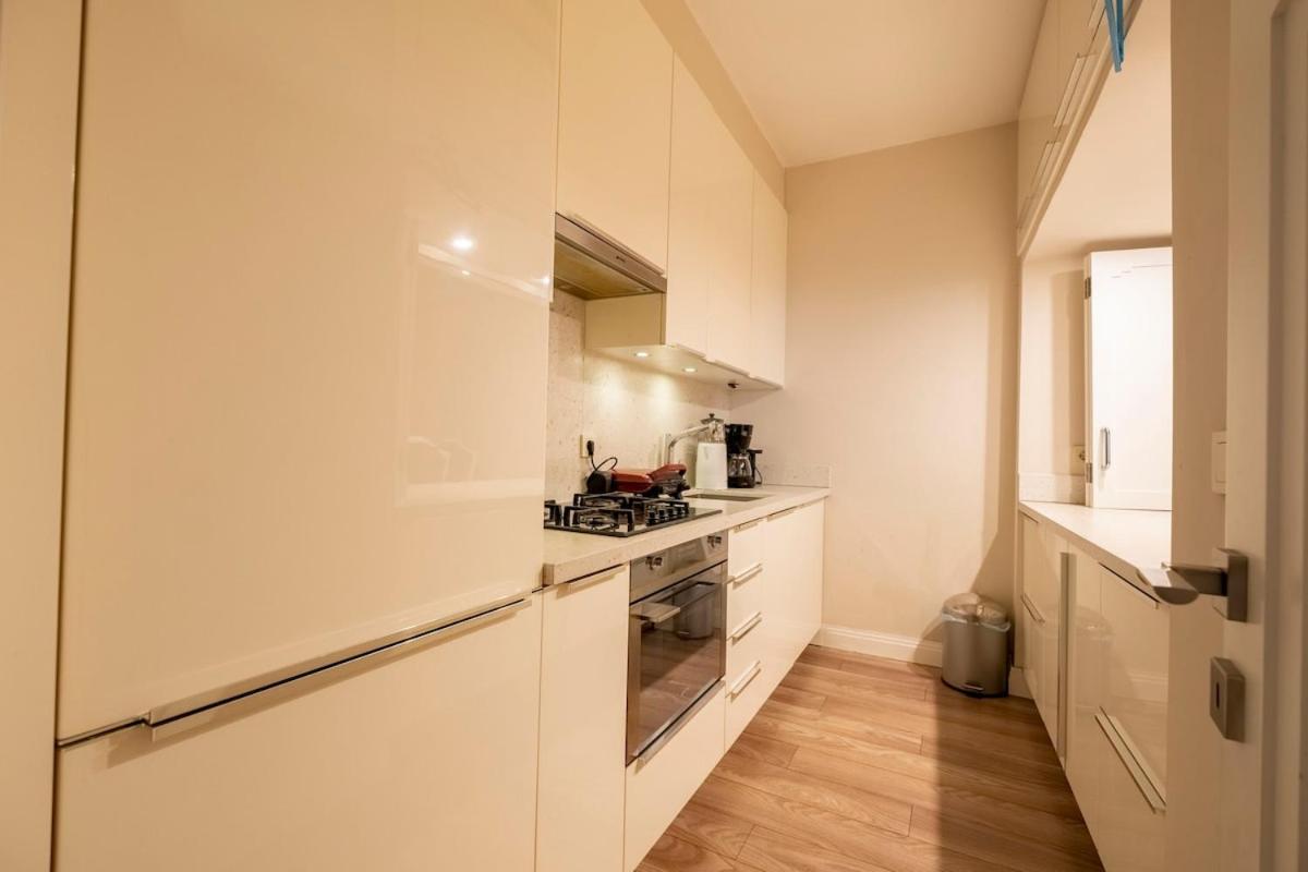Spacious Apartment, 1-min To Taksim Square Istanbul