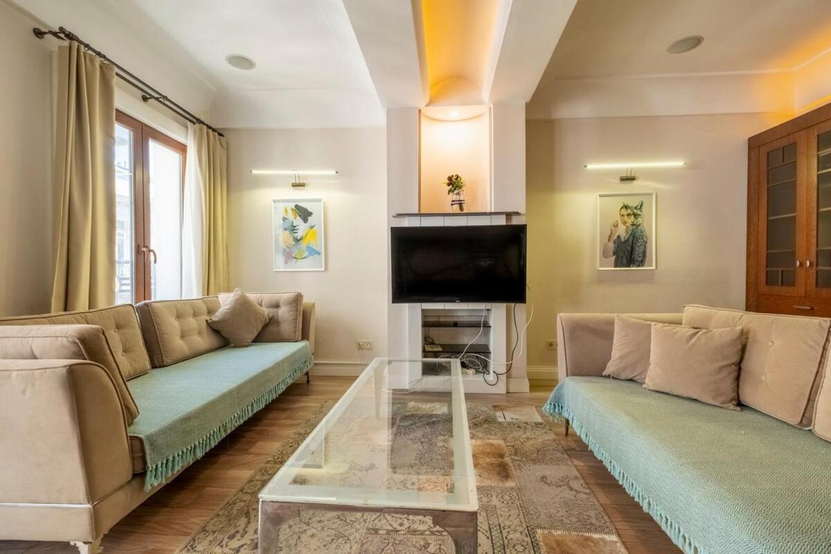 Spacious Apartment, 1-min To Taksim Square *