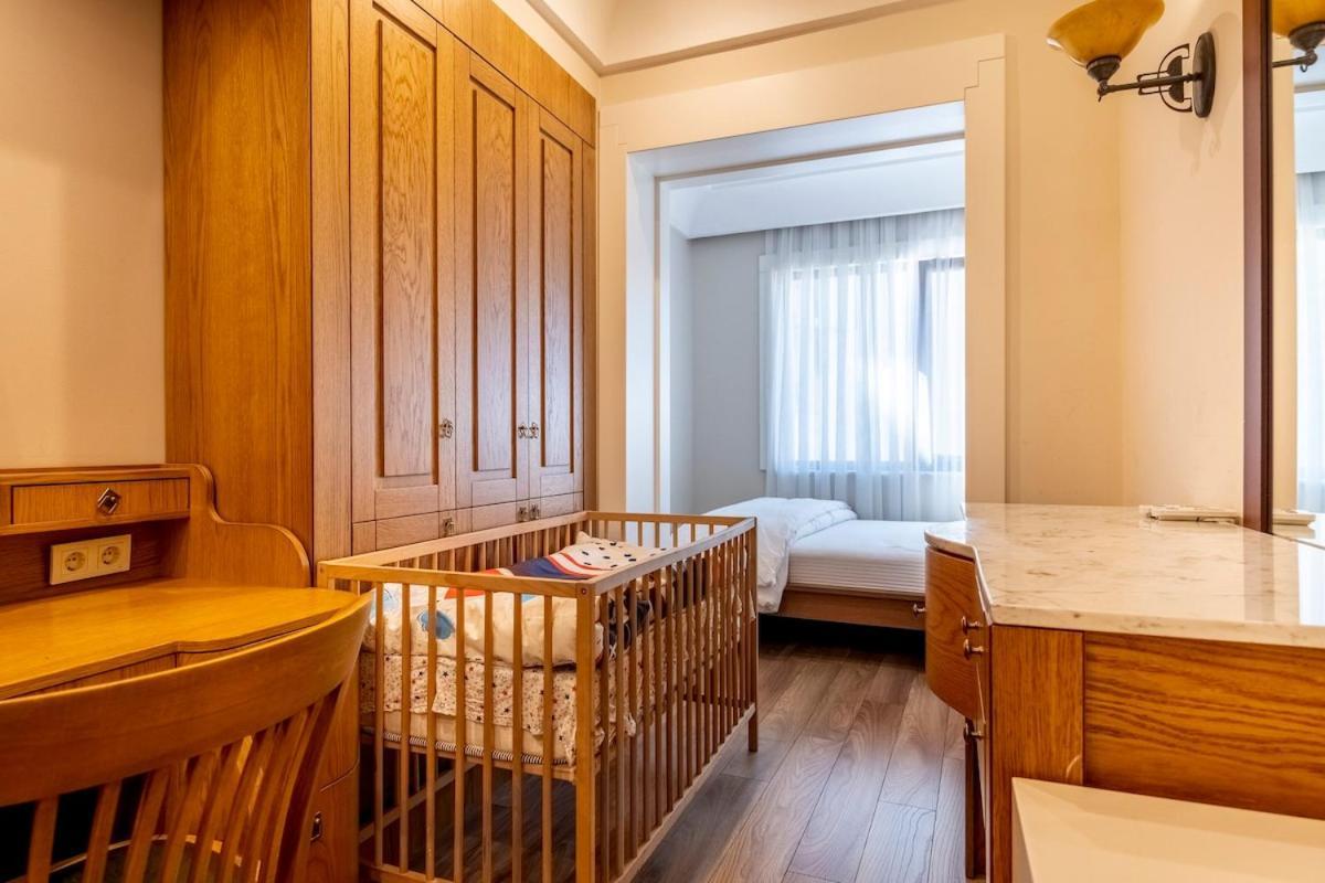 Spacious Apartment, 1-min To Taksim Square *