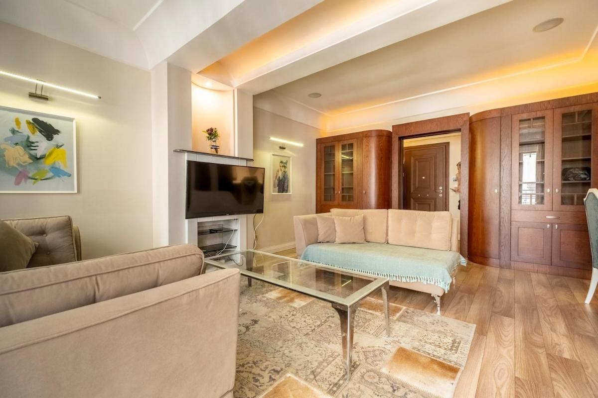 Spacious Apartment, 1-min To Taksim Square