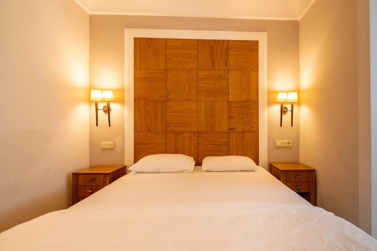 Spacious Apartment, 1-min To Taksim Square *