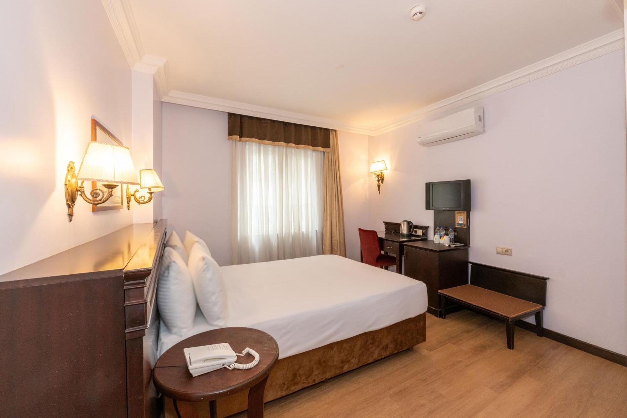 Hotel Pera Rose & 4*