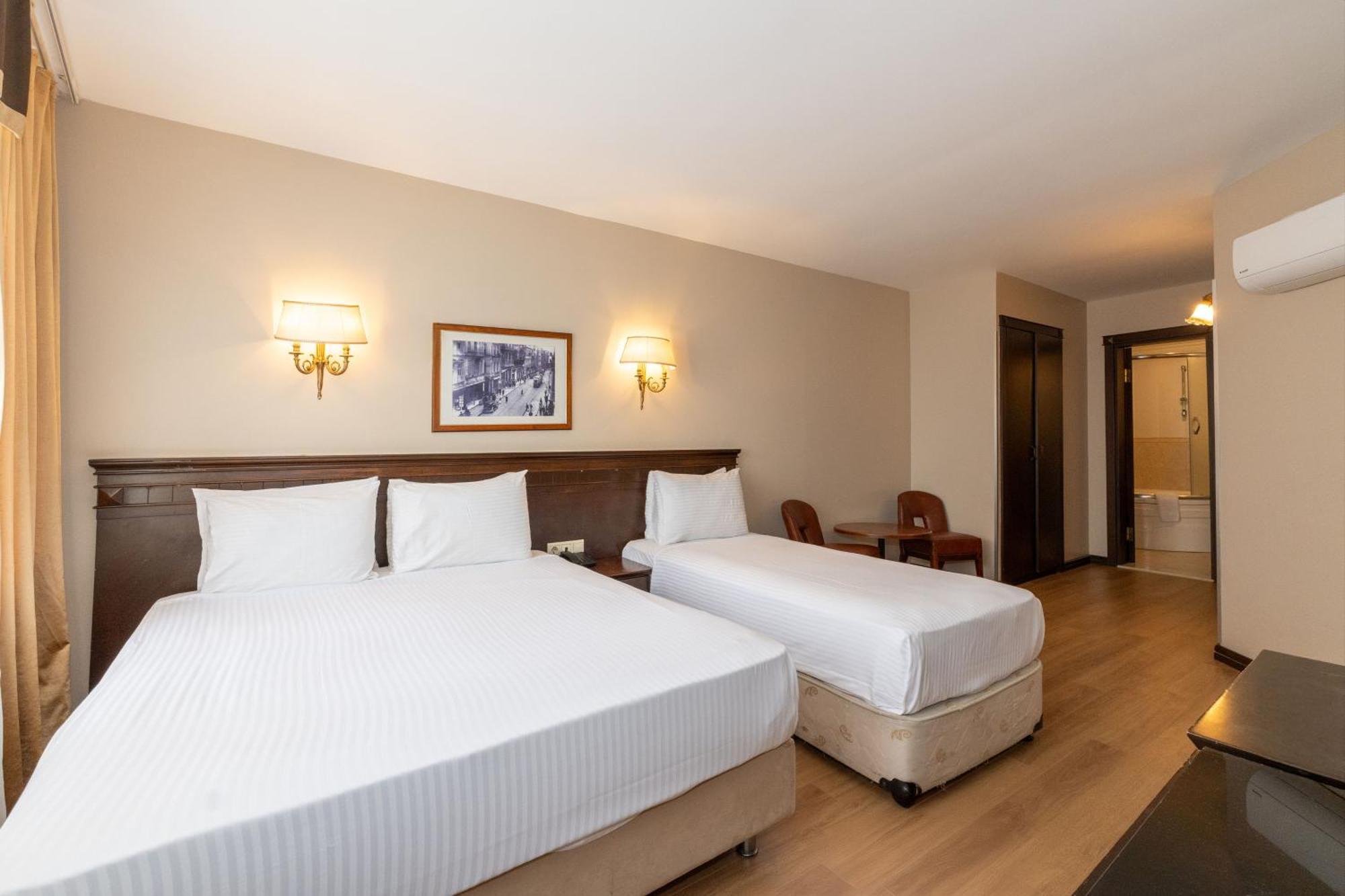 Hotel Pera Rose & 4*