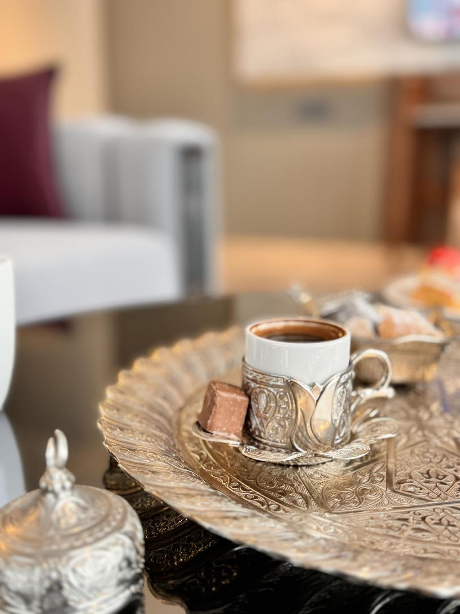 Ezkar Bathonea Art Istanbul
