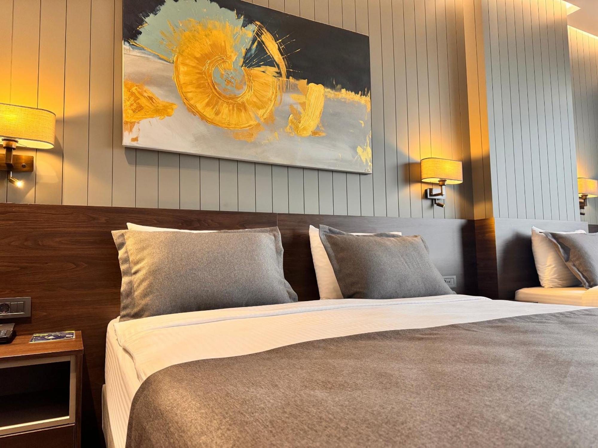 Hotel Ezkar Bathonea Art