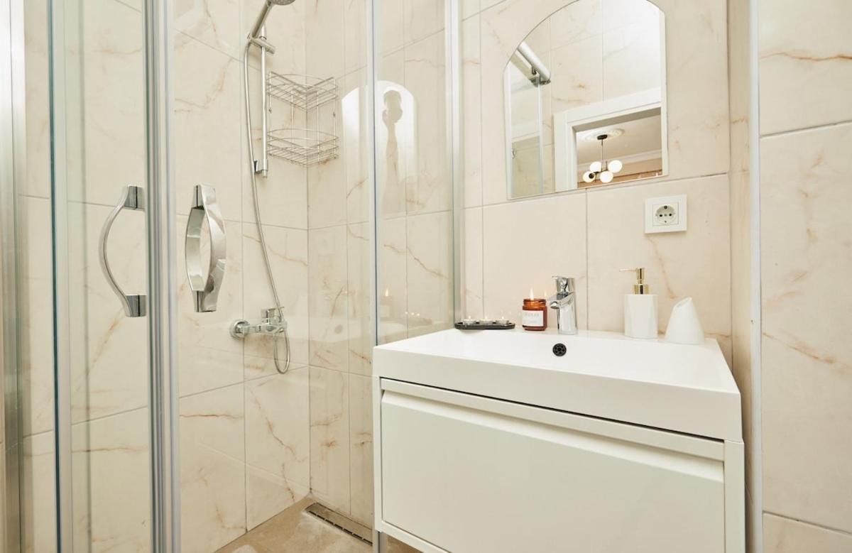 Stunning 3br 3bathroom 3ac Near Metro D2 Apartment Istanbul