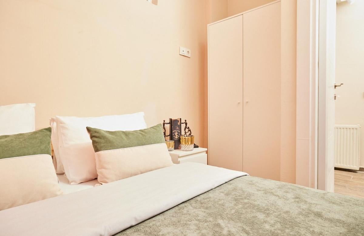 Stunning 3br 3bathroom 3ac Near Metro D1 *