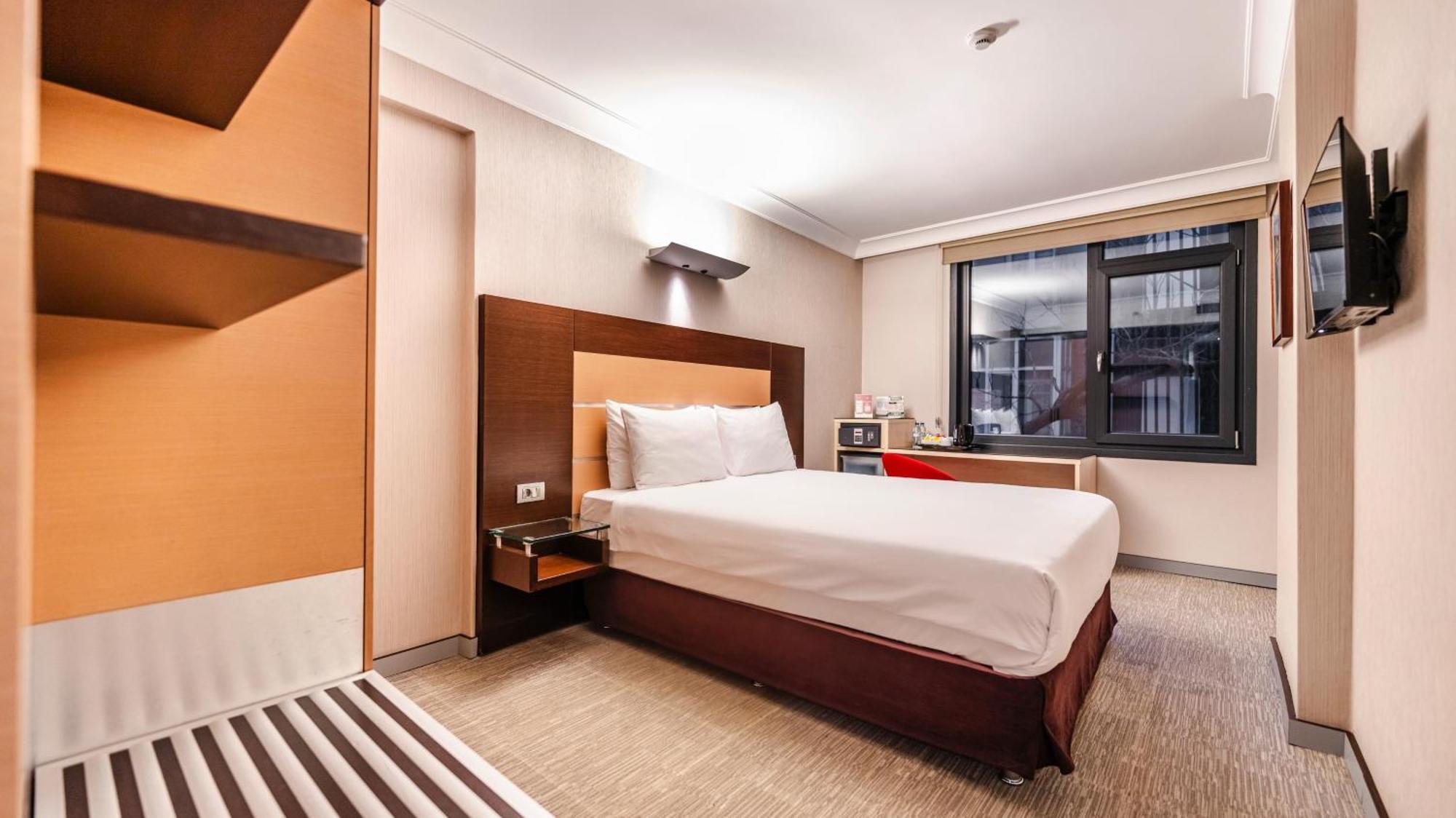 Lamartine Hotel 4*