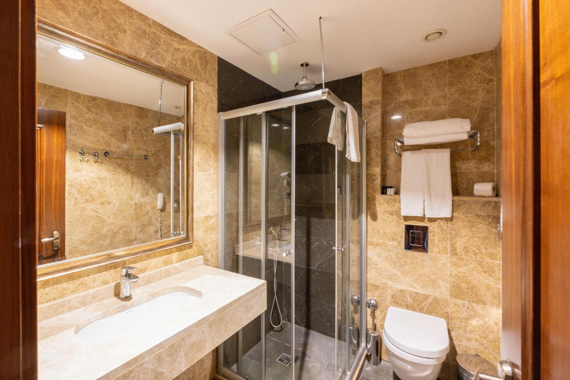 Crestium Taksim Prive & *
