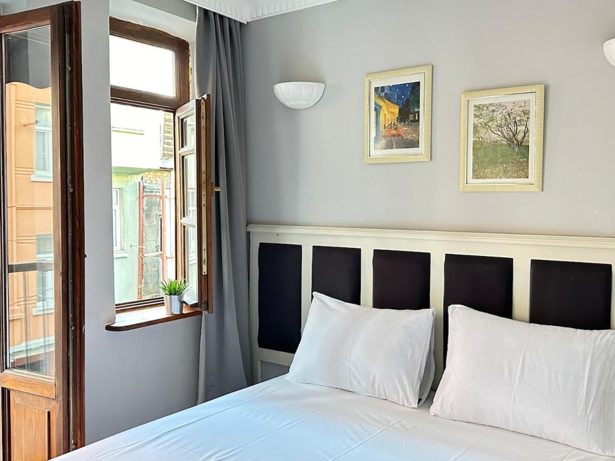 Apartment Perahomes Wooden Flat With Small Balcony