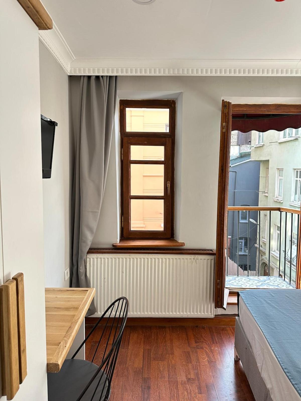 Perahomes Wooden Flat With Small Balcony Apartment *