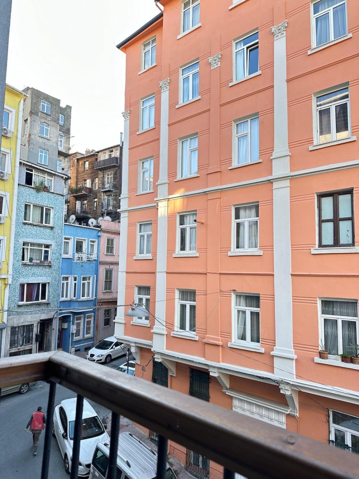 Perahomes Wooden Flat With Small Balcony Apartment