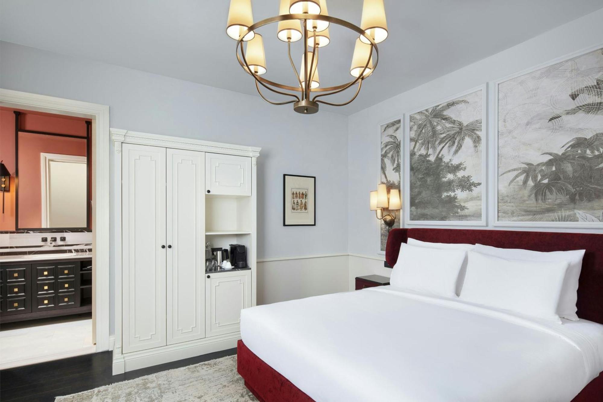 Adahan Decamondo Pera, Autograph Collection Hotel