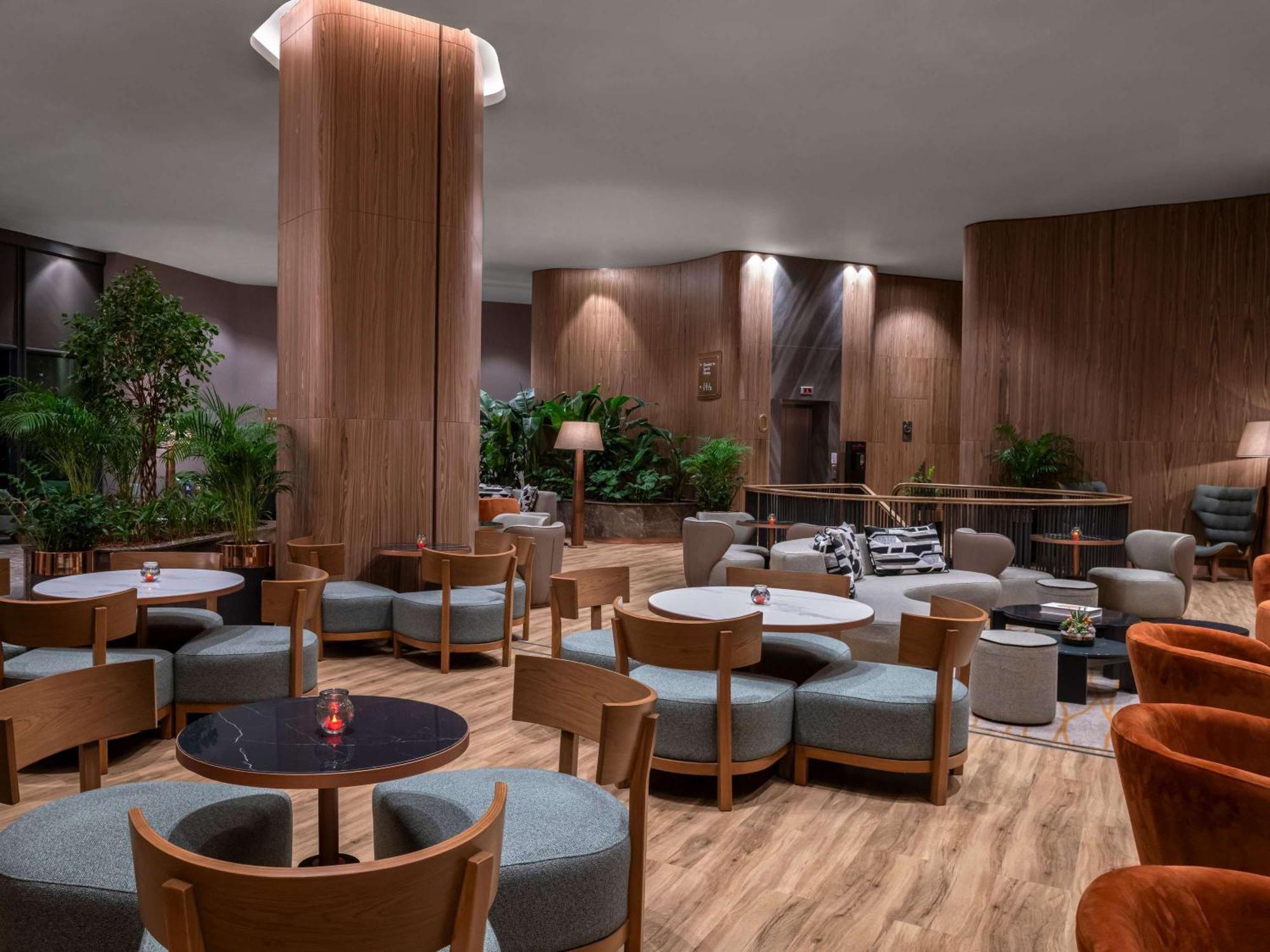 Moevenpick Living Saklivadi Hotel *