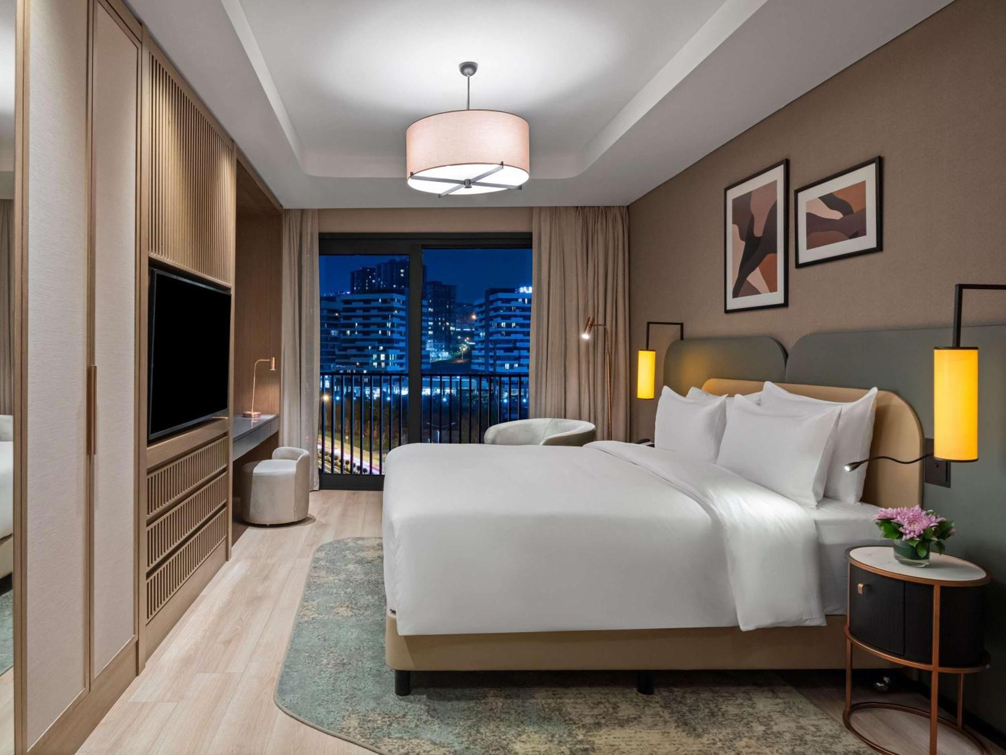Moevenpick Living Saklivadi Hotel *