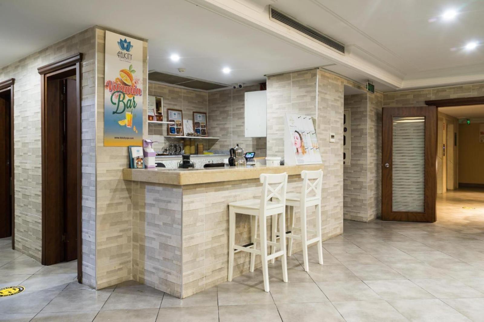 Felicity Hotel