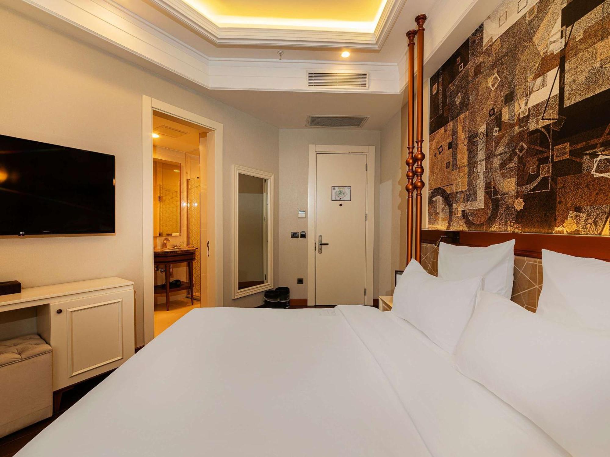 Hotel Mercure Sirkeci 4*