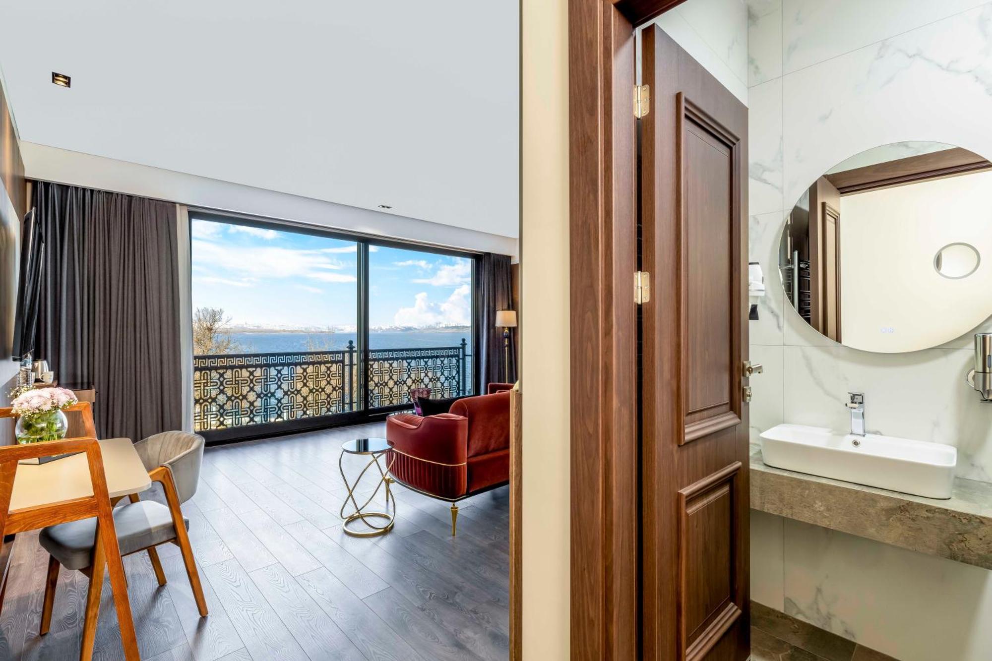 Ezkar Bathonea Art Istanbul