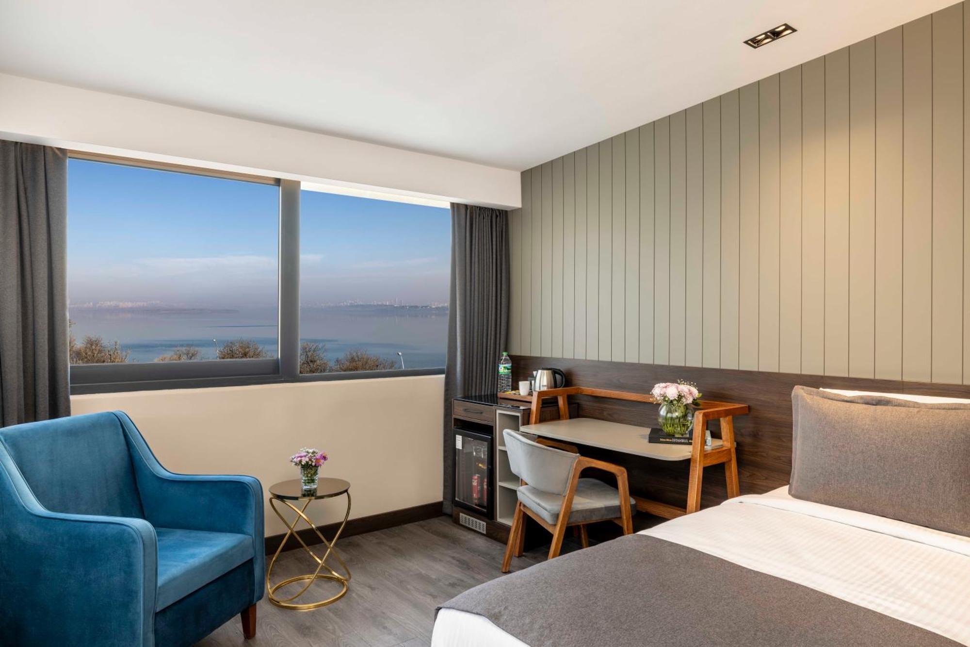 Ezkar Bathonea Art Hotel