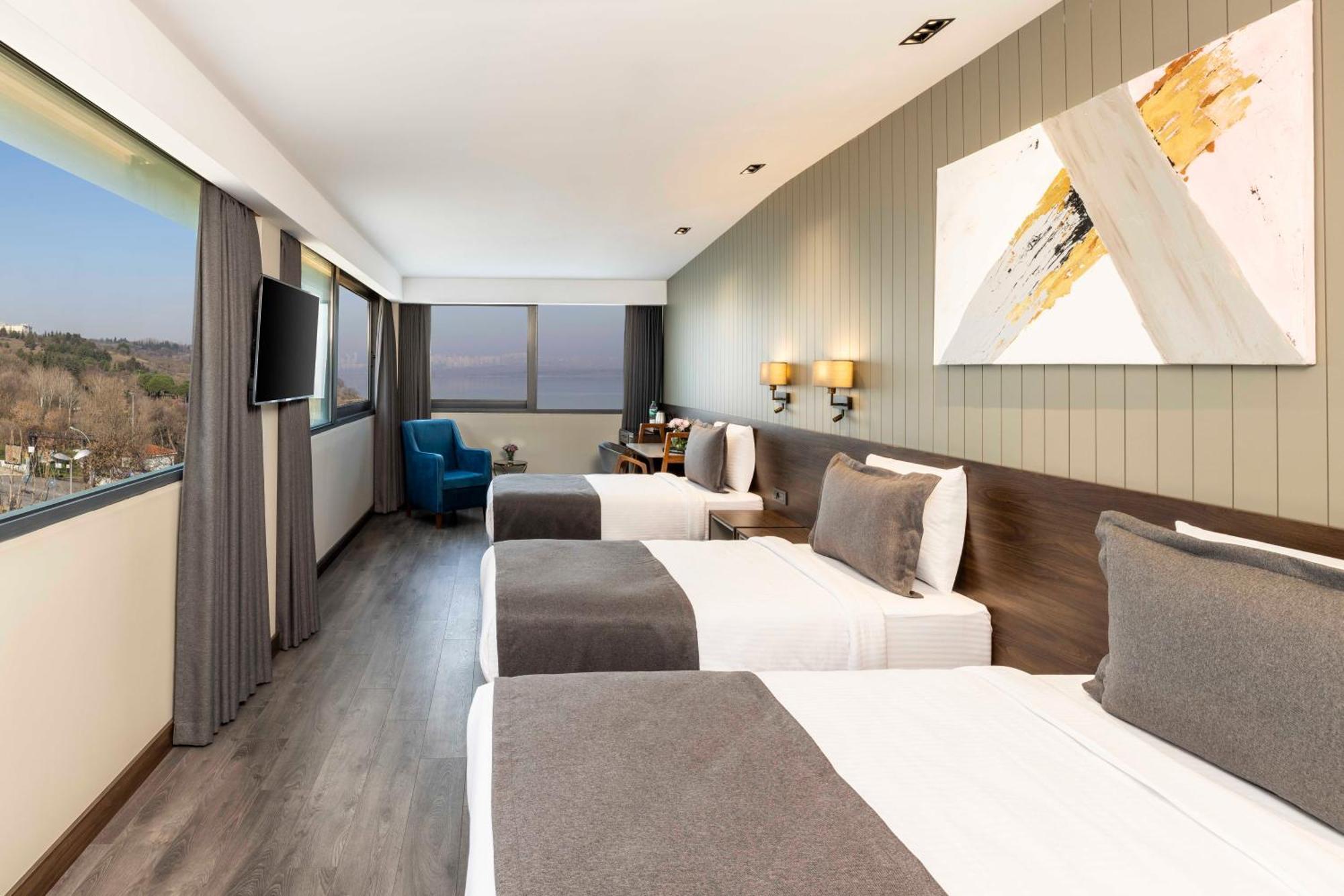 Ezkar Bathonea Art Hotel
