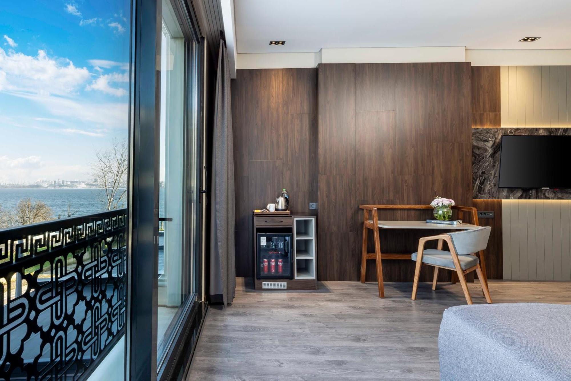 Ezkar Bathonea Art Hotel 4*