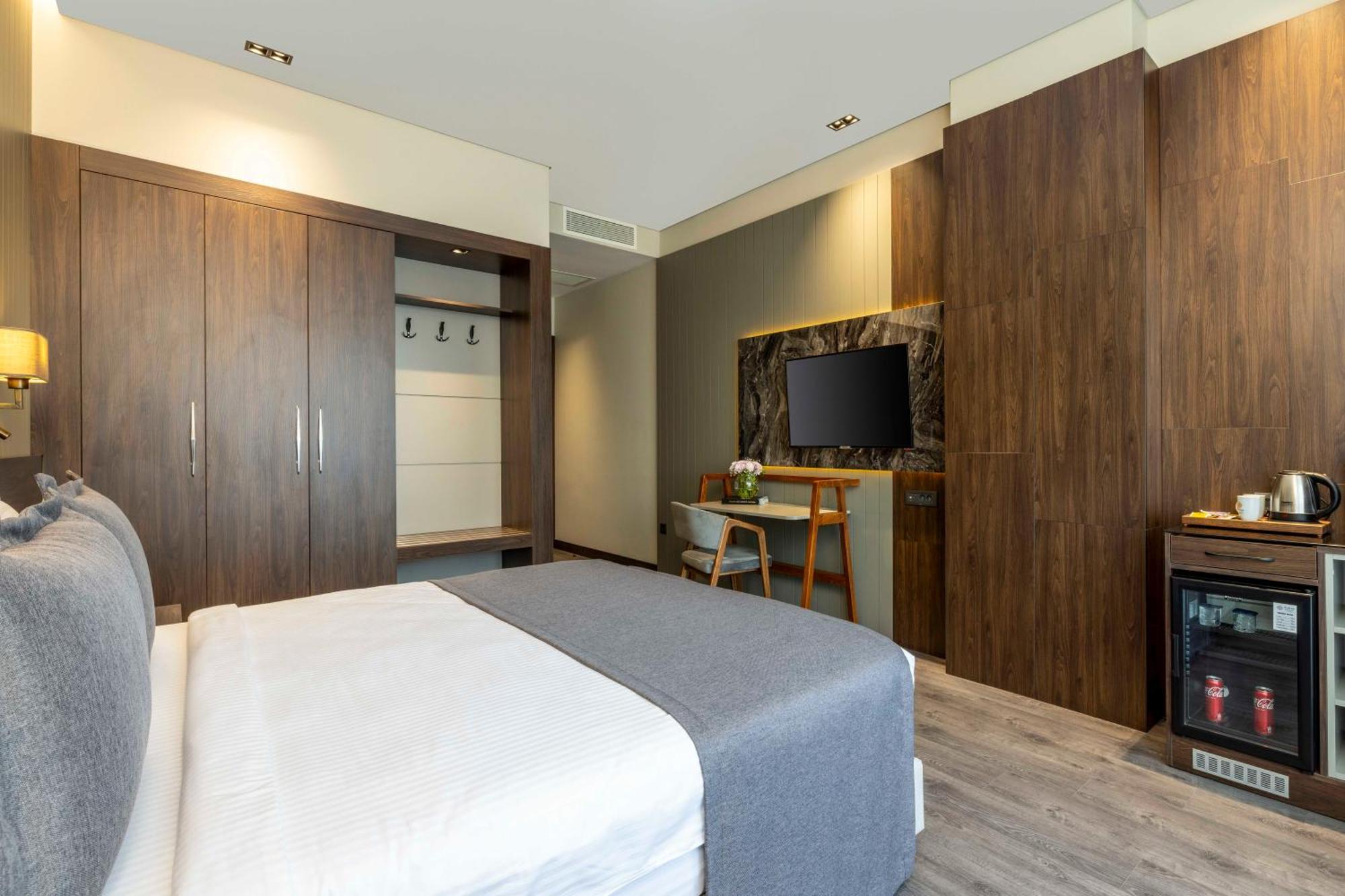 Hotel Ezkar Bathonea Art 4*