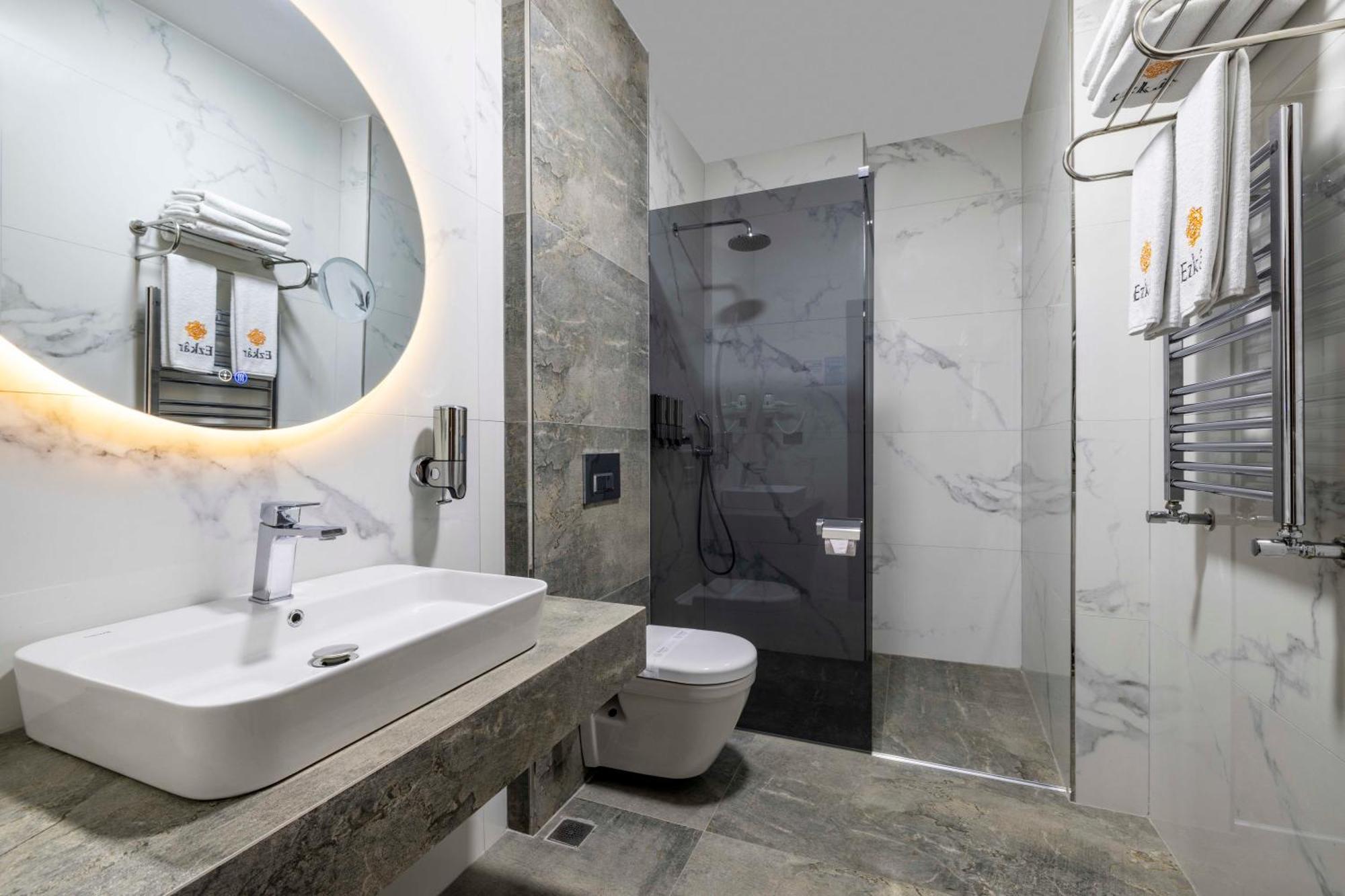 Hotel Ezkar Bathonea Art