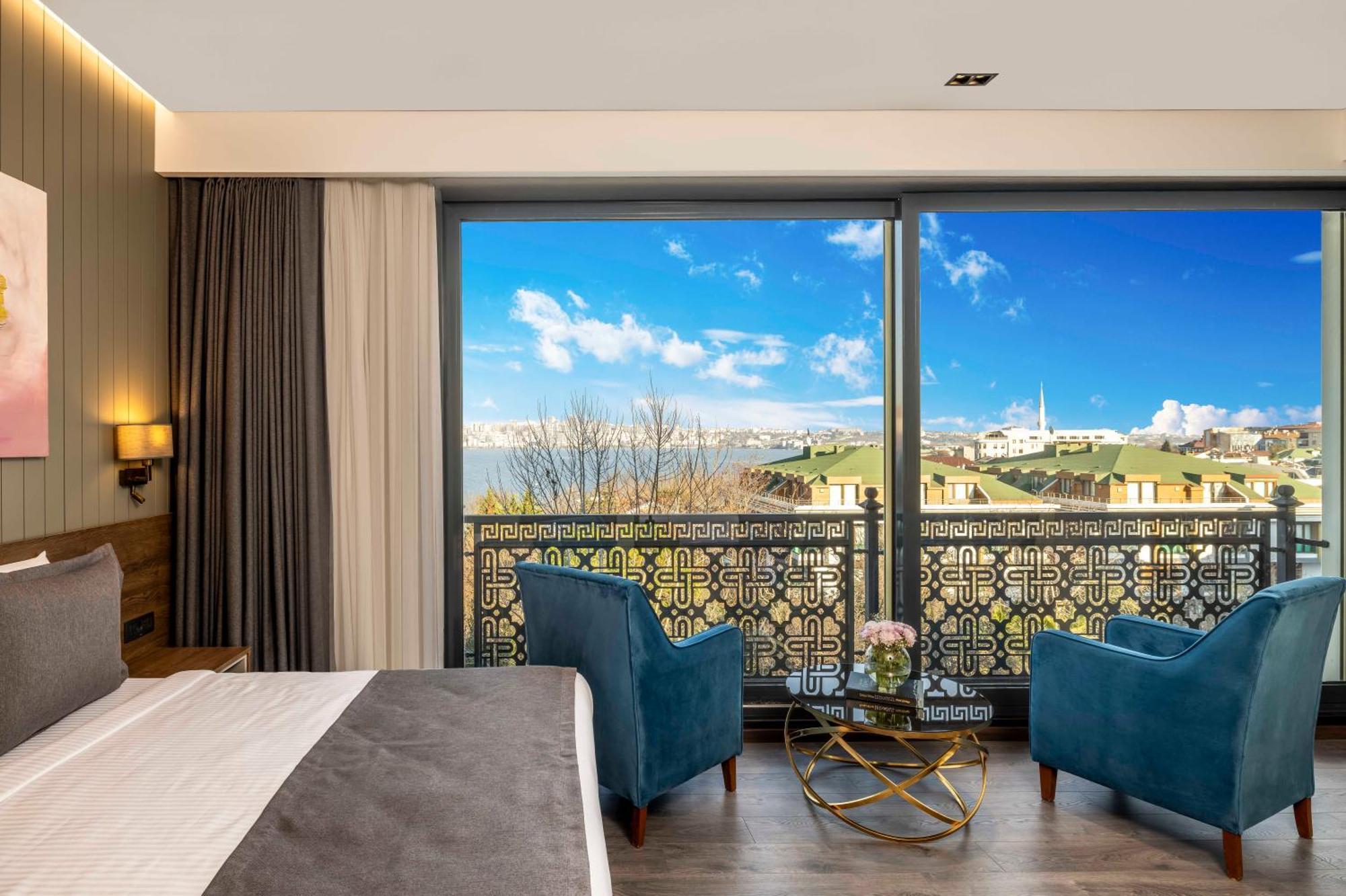Ezkar Bathonea Art Hotel 4*