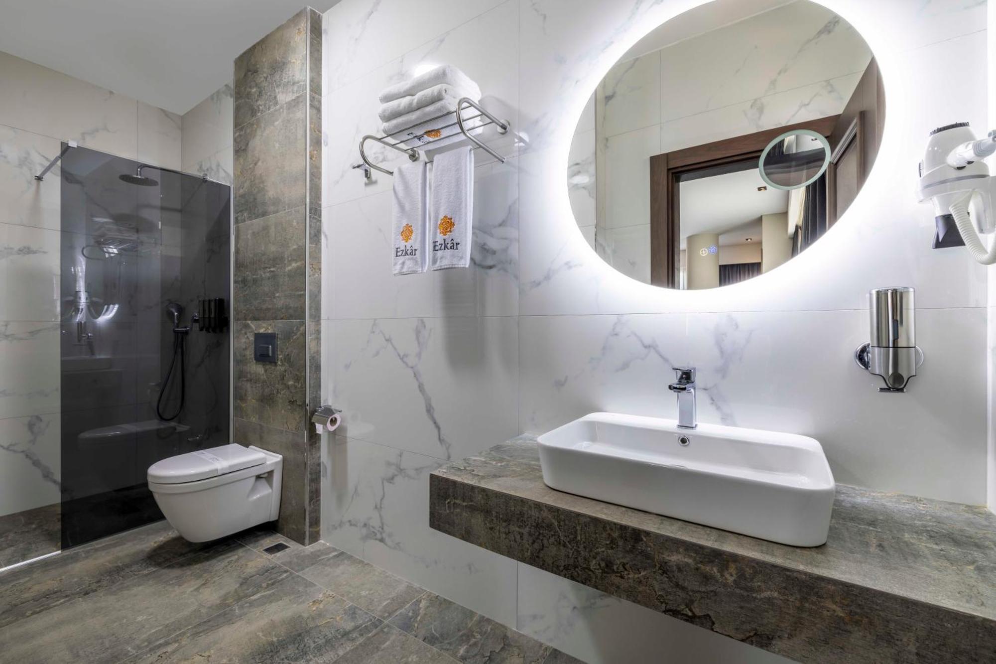 Hotel Ezkar Bathonea Art