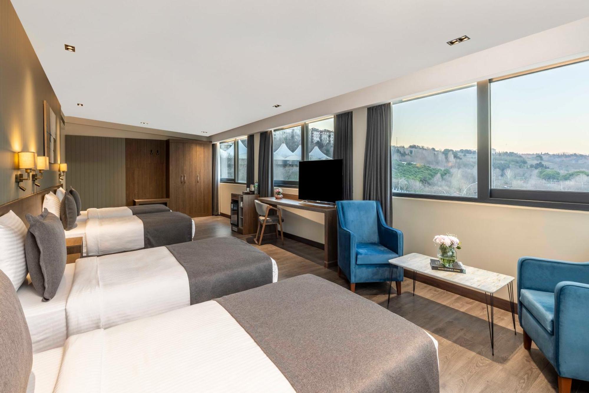Ezkar Bathonea Art Istanbul