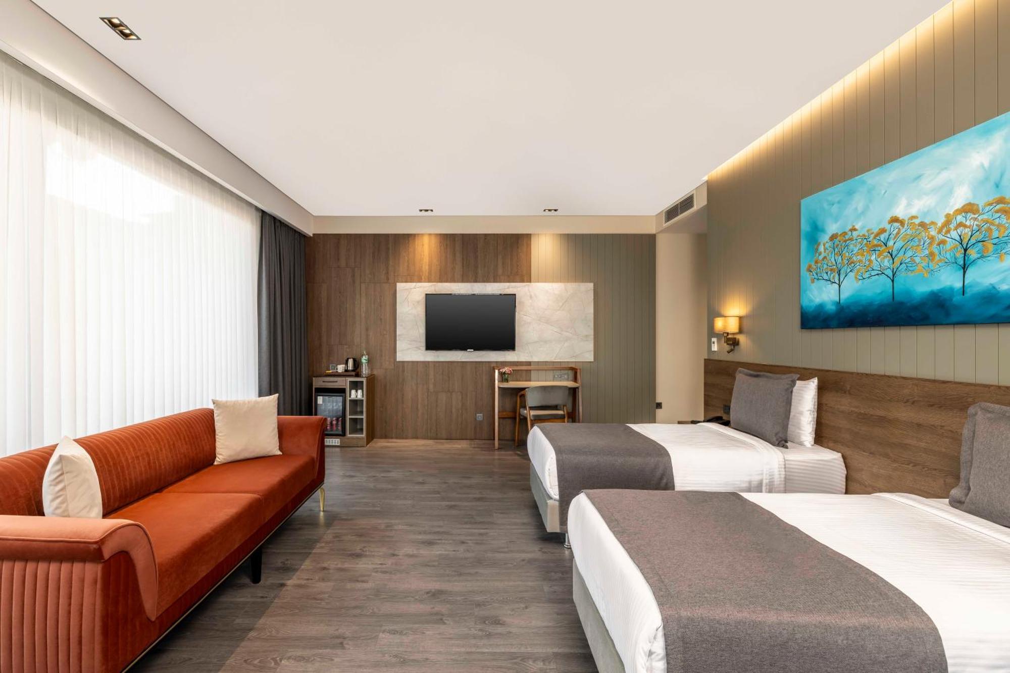 Ezkar Bathonea Art Istanbul