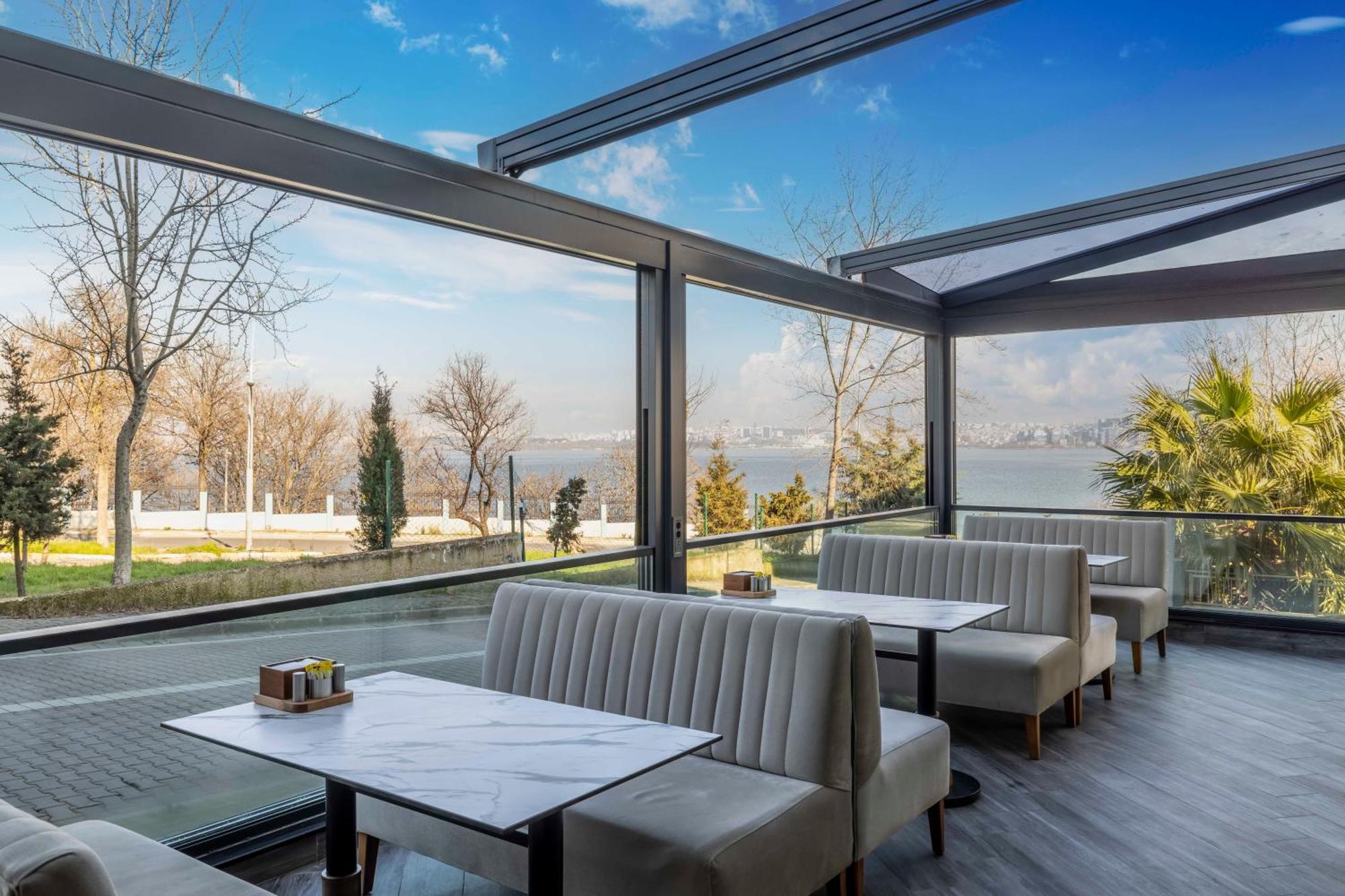 Ezkar Bathonea Art Hotel