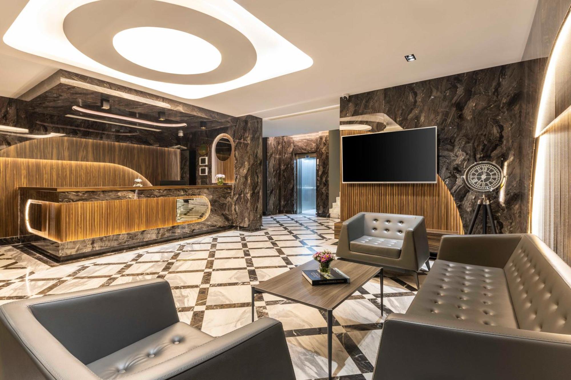 Ezkar Bathonea Art Hotel 4*