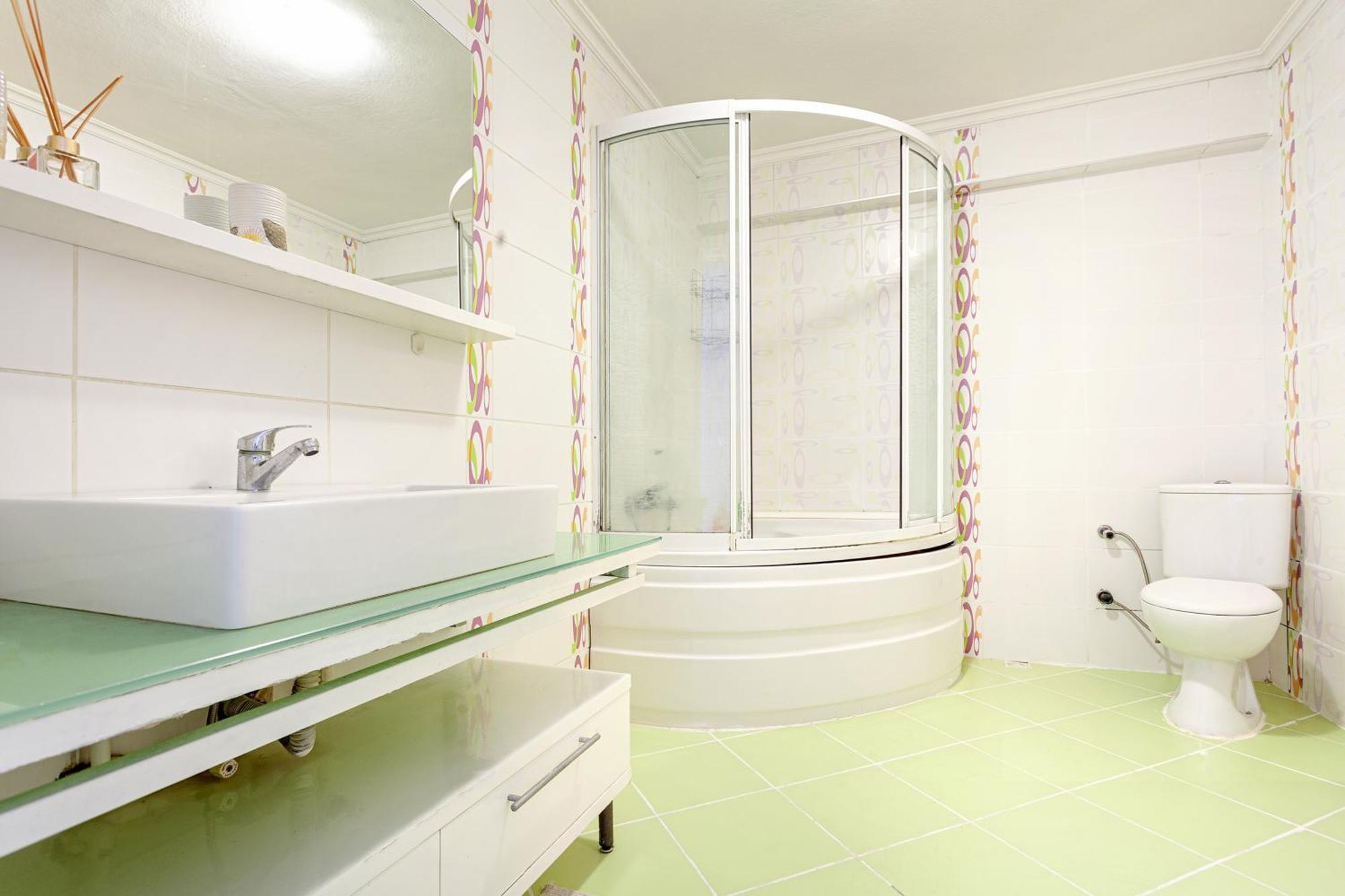 Chic Spacious 4br With Lift On Main Street 2m Metro Apartment