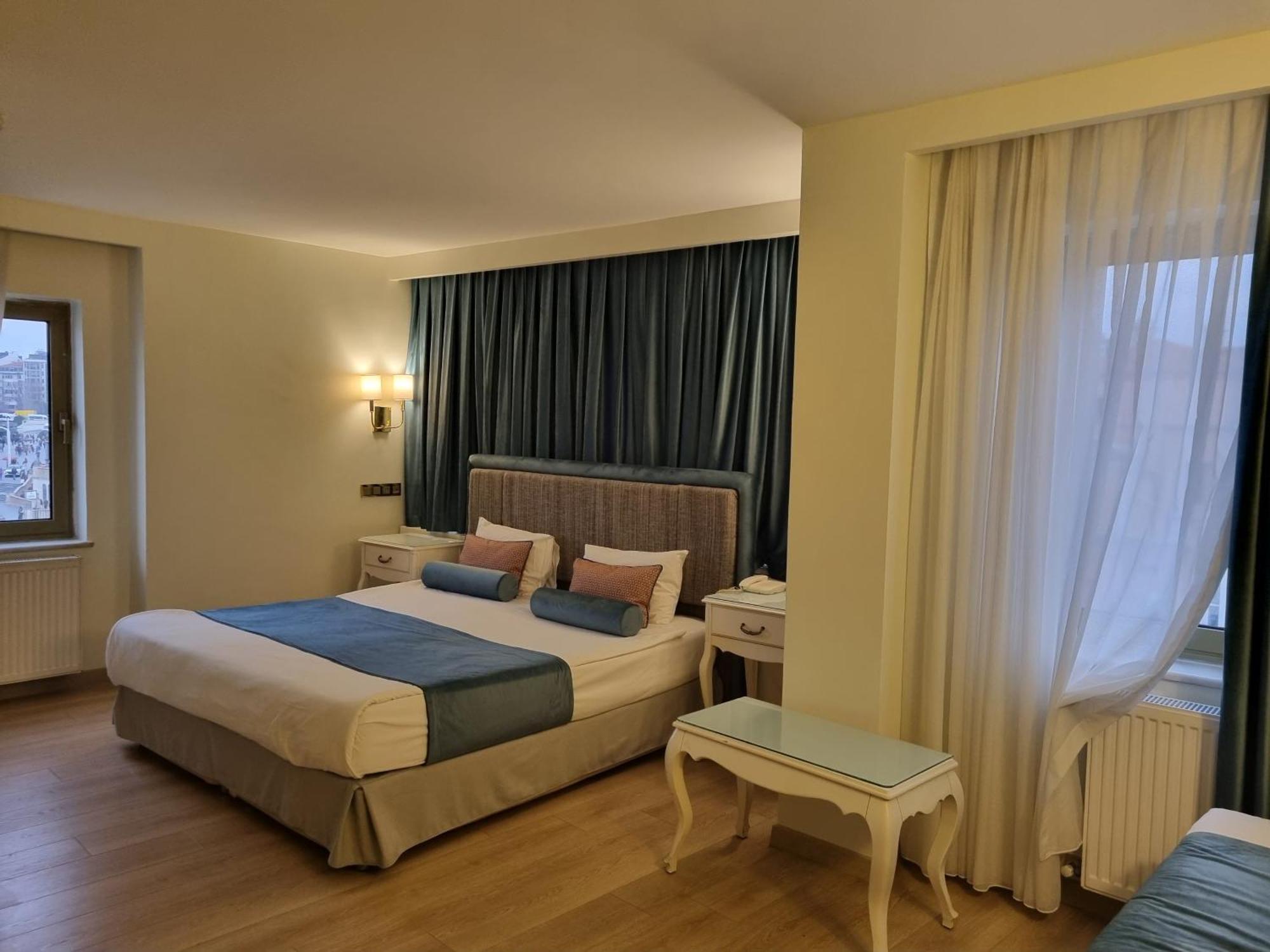 Hotel Taximtown 4*
