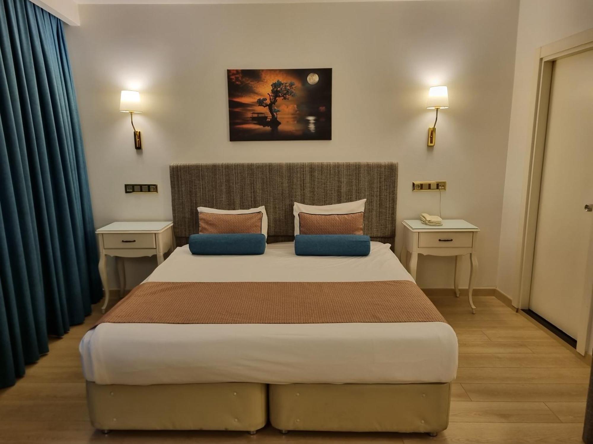 Taximtown Hotel 4*