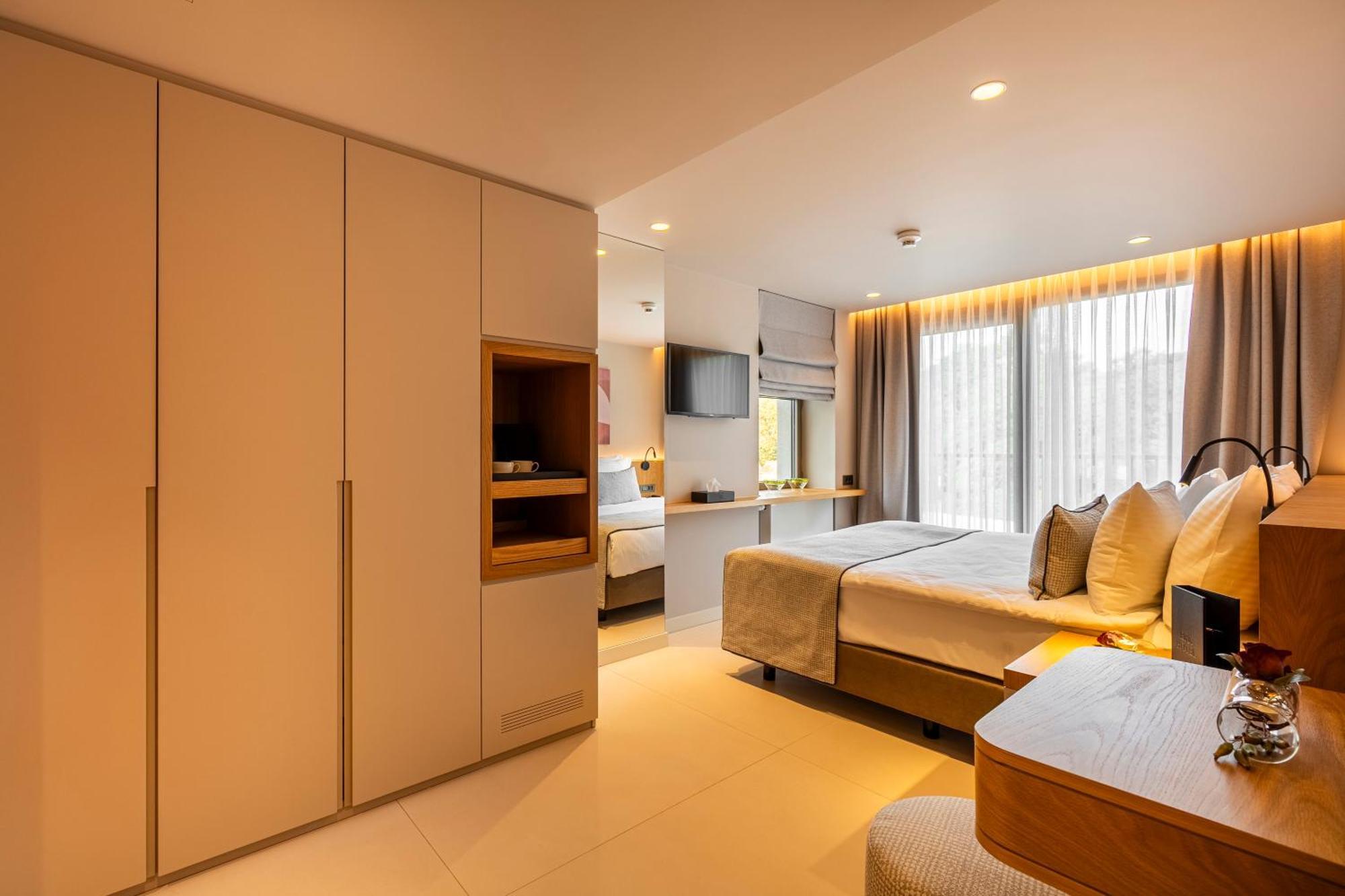 Erk Hotel *