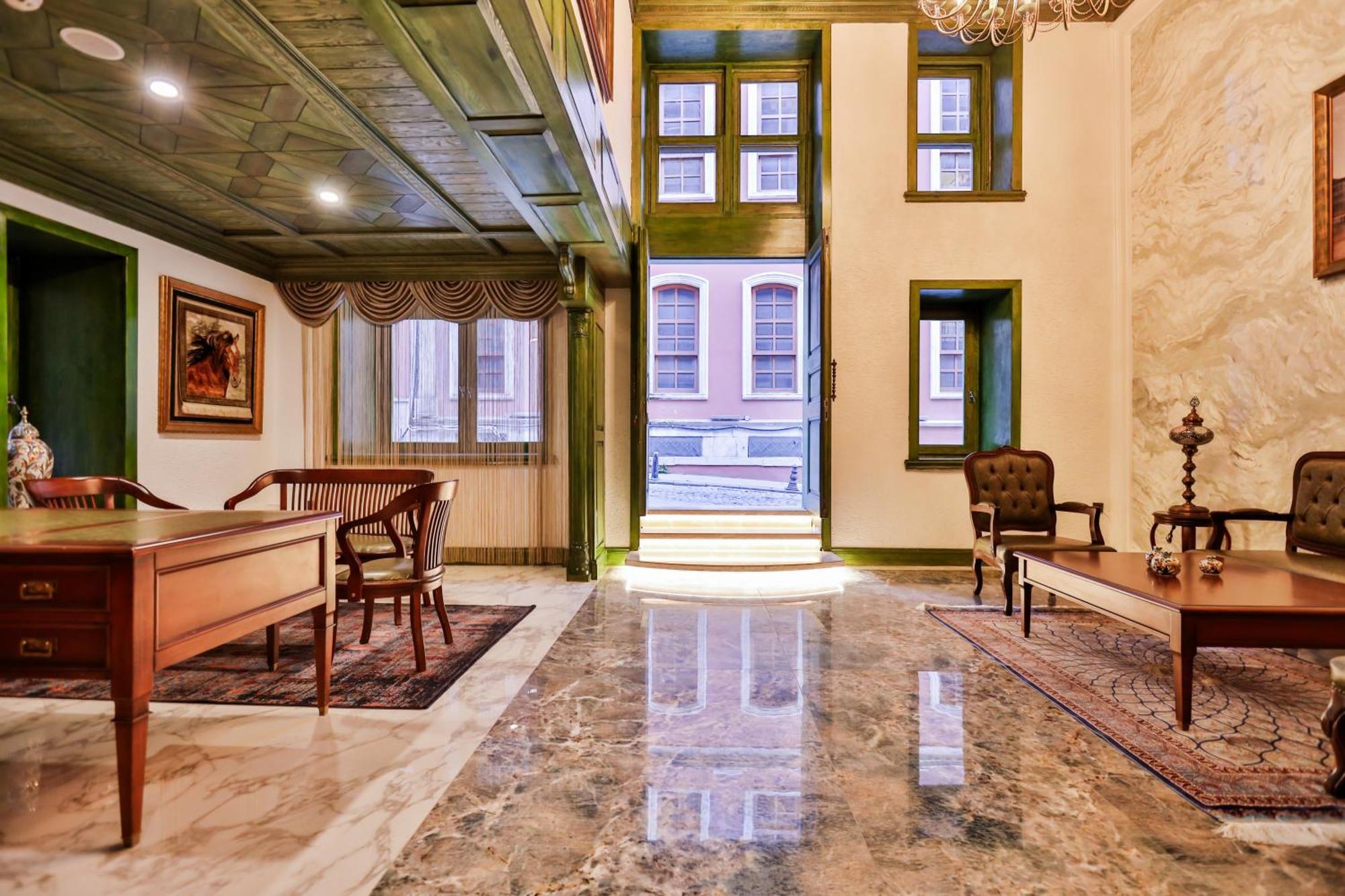 Hotel Emerald Mansion