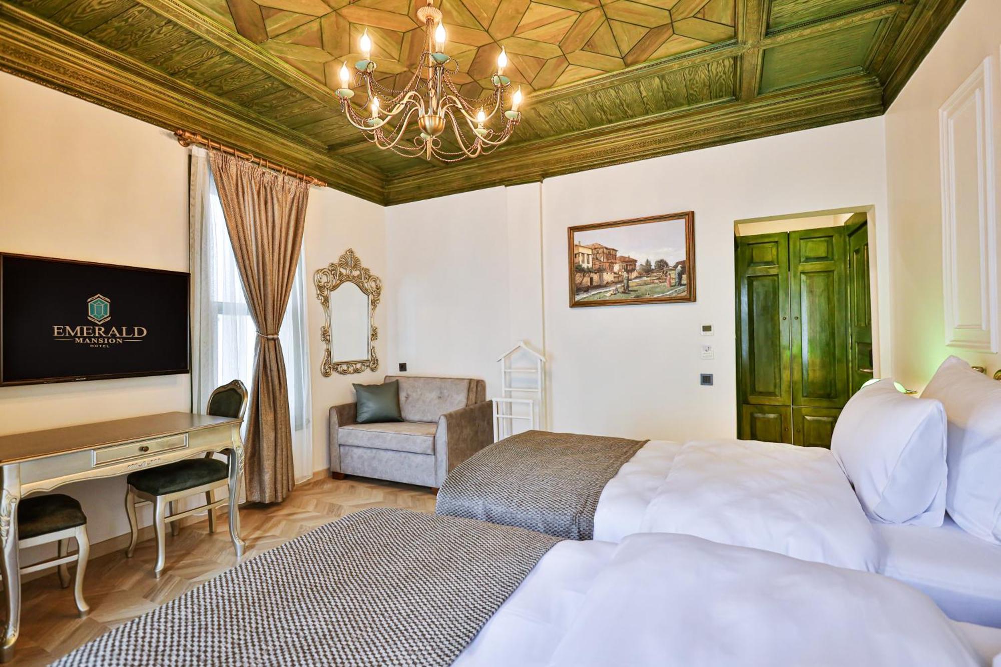 Hotel Emerald Mansion *