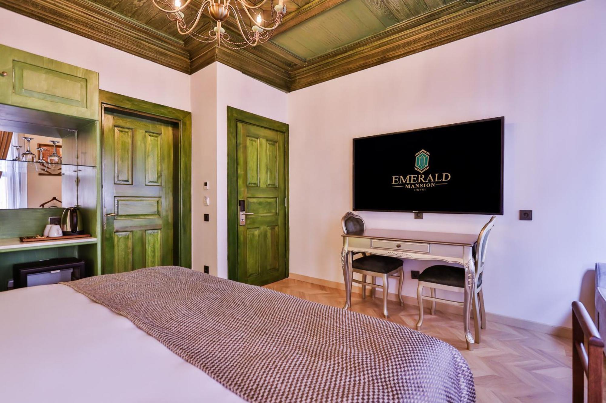 Emerald Mansion Hotel *