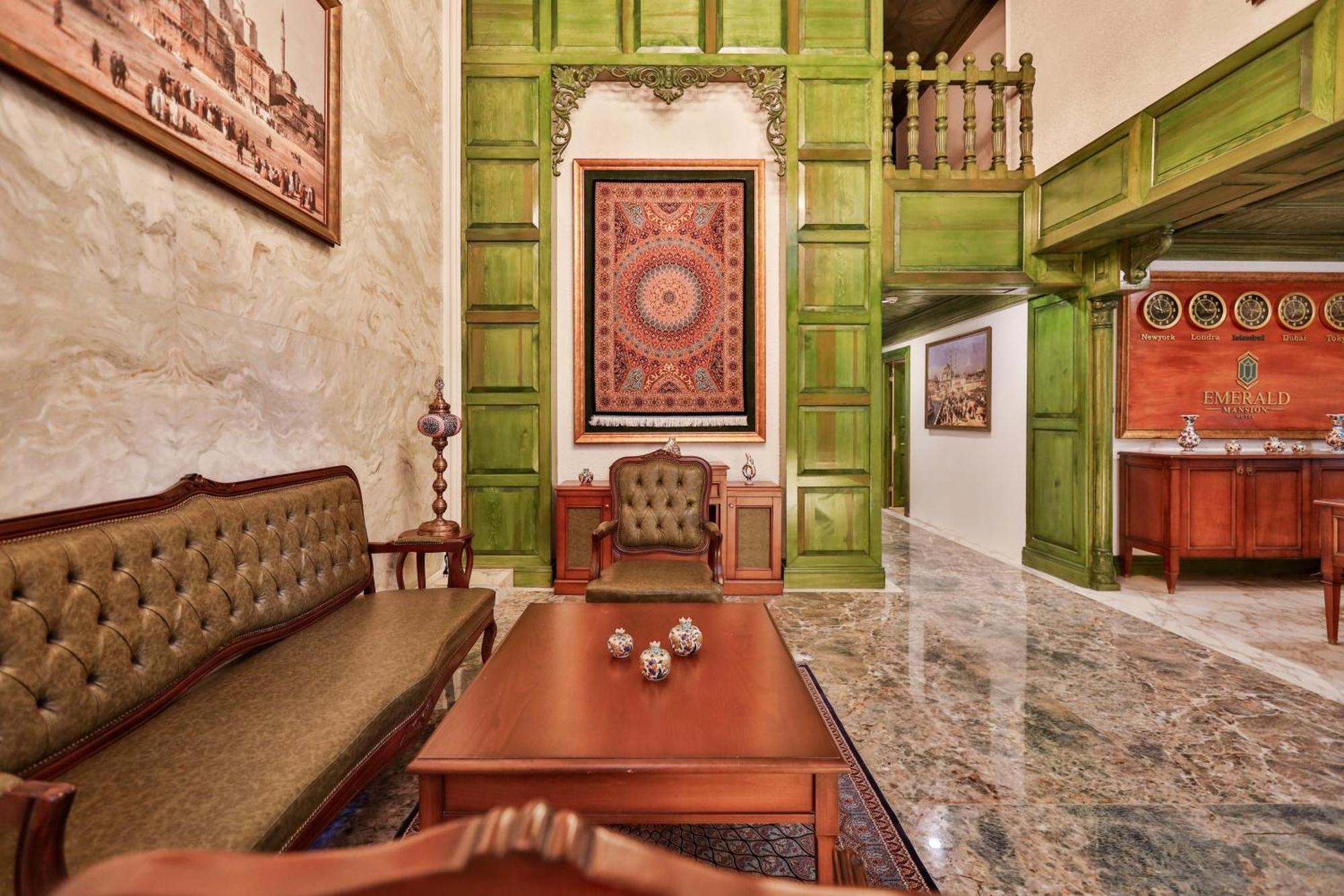 Hotel Emerald Mansion