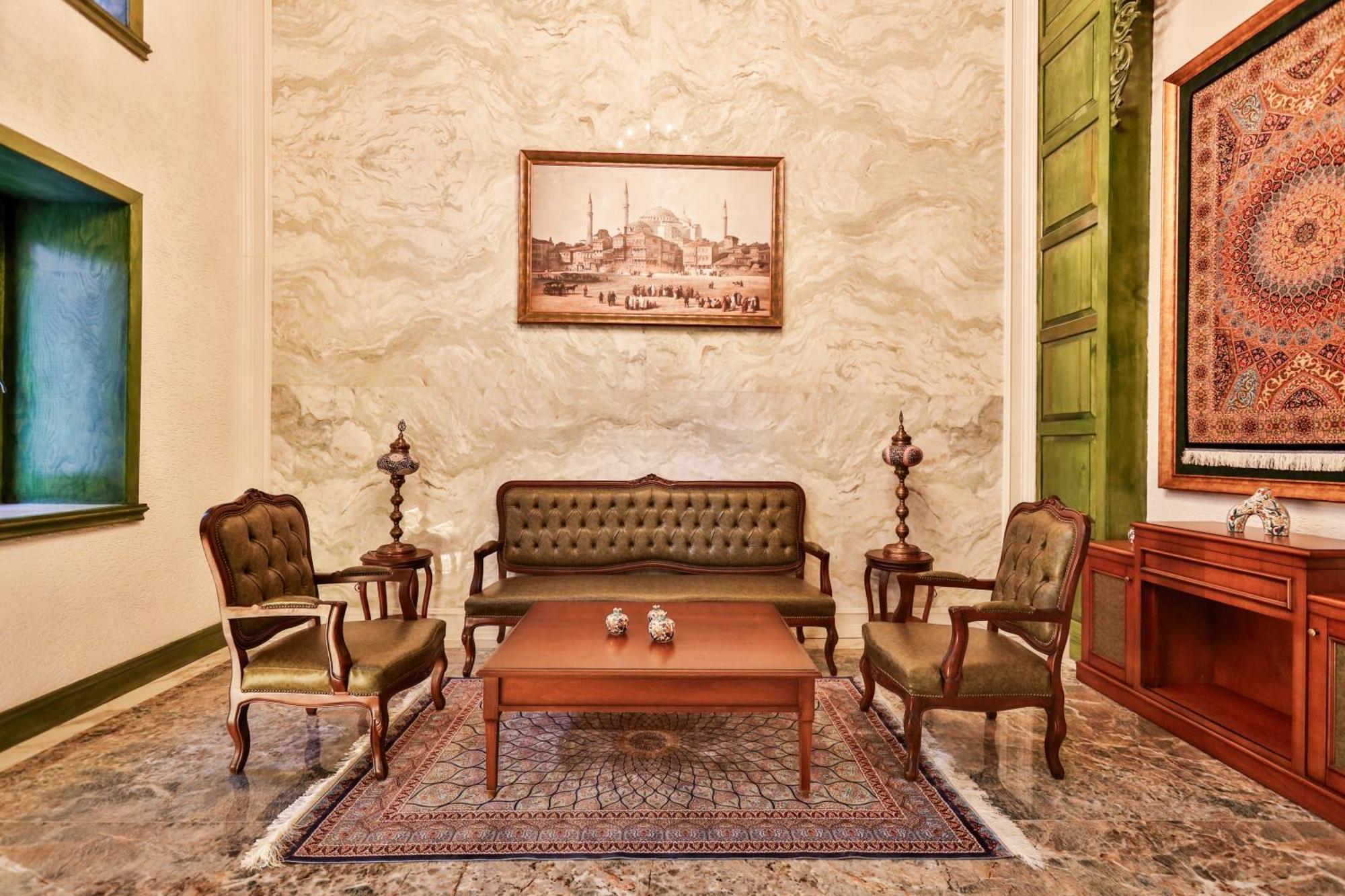Emerald Mansion Hotel *