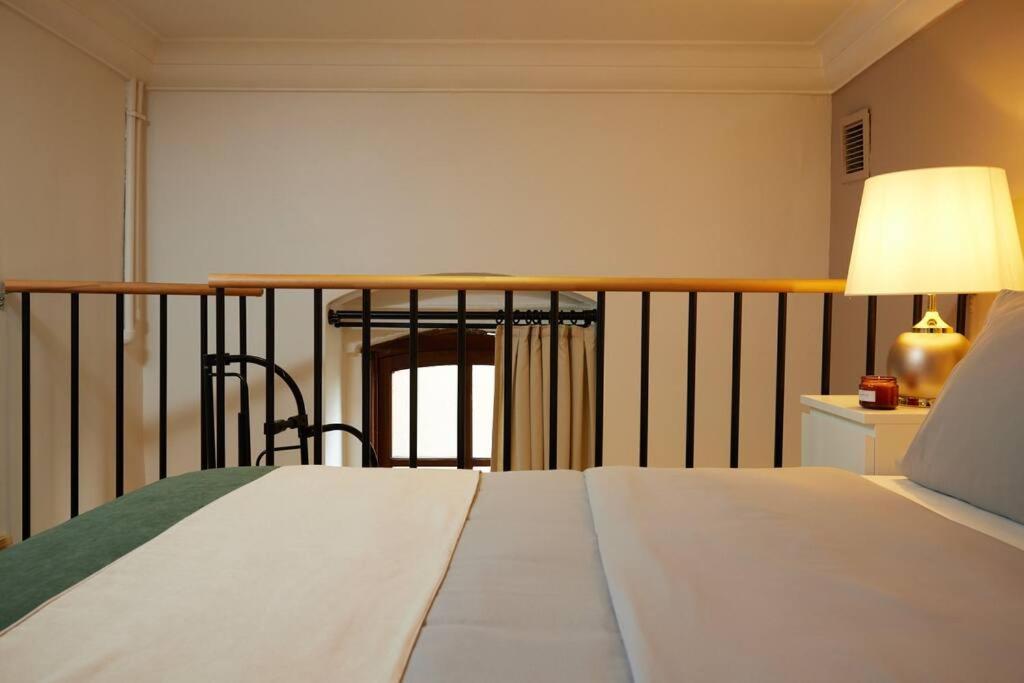 Spacious 3br W Elevator&ac In Taksim Apartment
