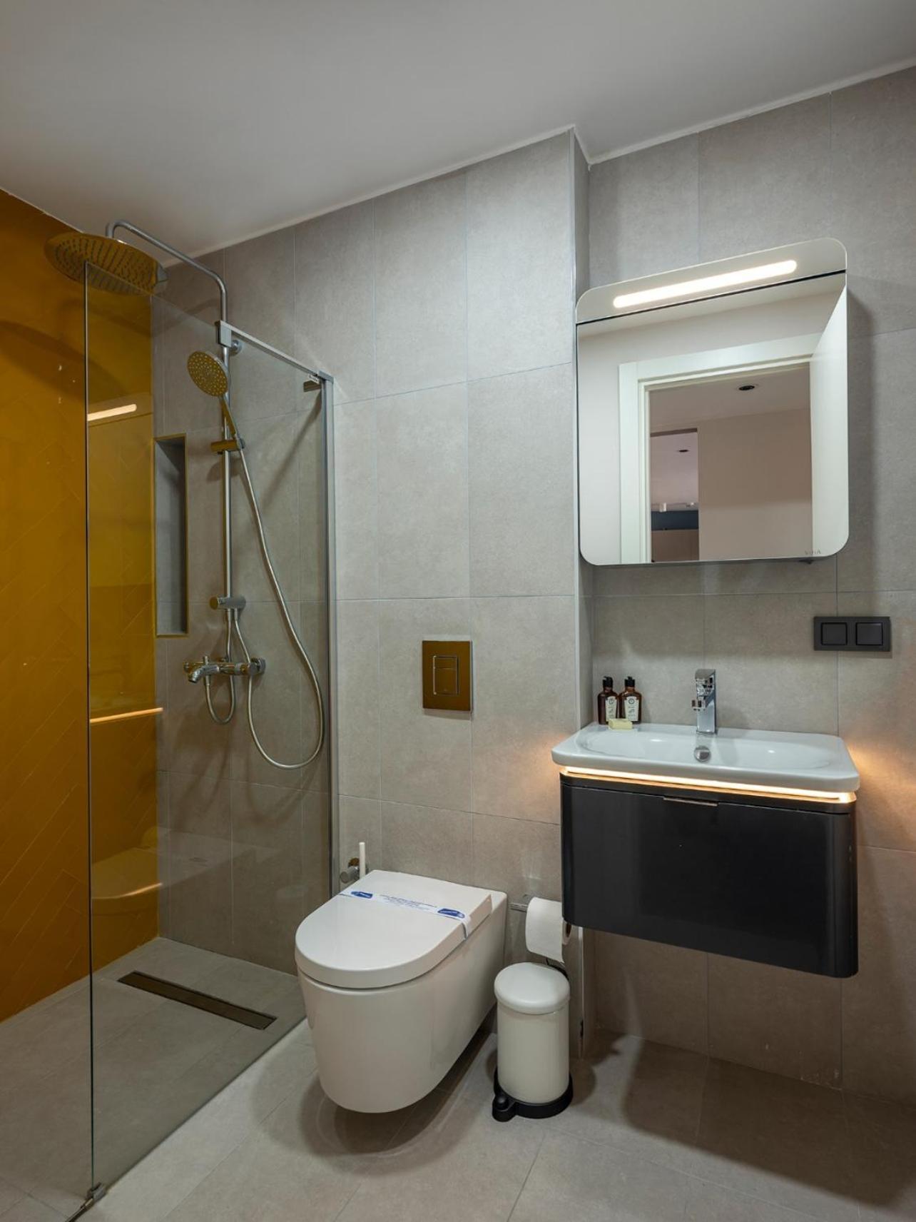 Bright Modern 1bd Brand New Scenic Balcony! #66 * Istanbul